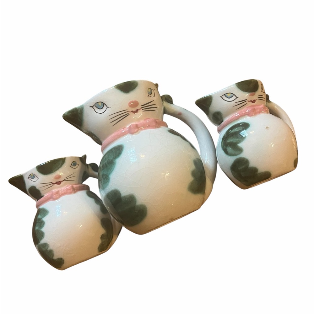 Vtg. Lipper Mann Green & Pink Anthropomorphic Cat - Ceramic 3 Pitcher Set - cute
